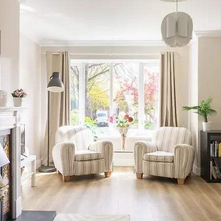 Ferienhaus Guestready - A Charming Place Near Golf Centre Leopardstown