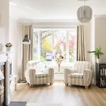 Hébergement de vacances Guestready - A Charming Place Near Golf Centre Leopardstown